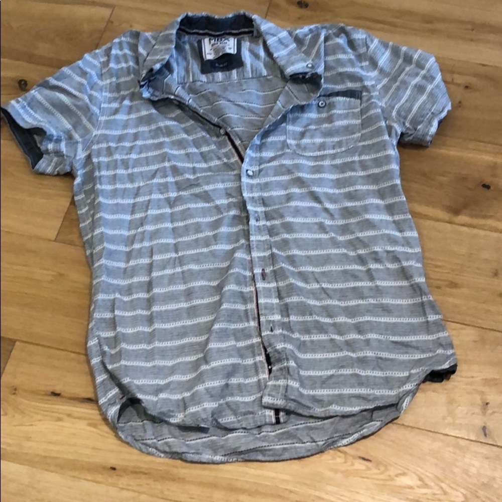 Short sleeve button down